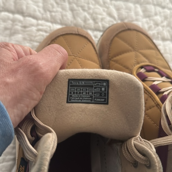 Teva Womens ReEmber Commute Yellow Quilted Outdoor Ankle Boots Shoes - Picture 9 of 9